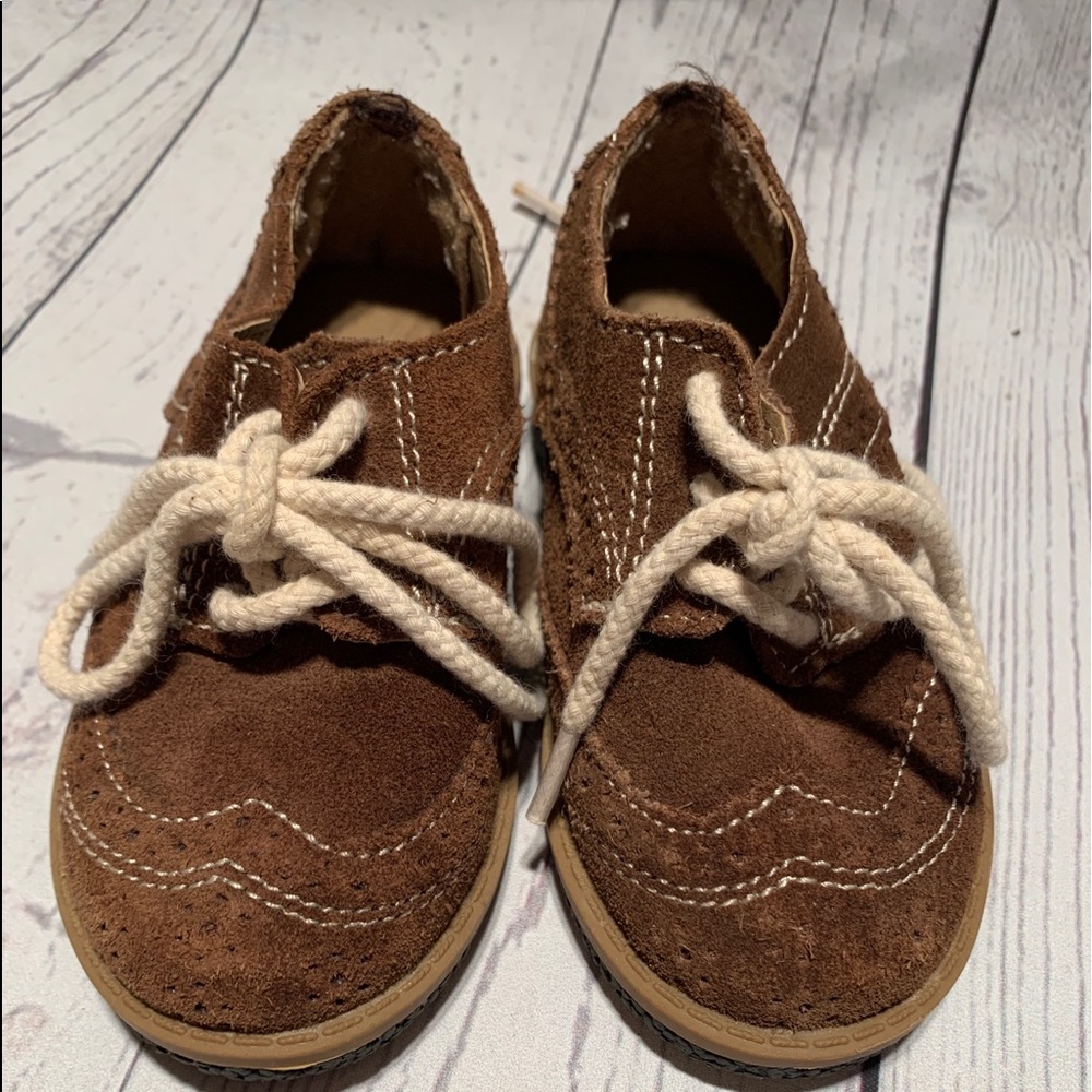Carter’s Size 5 Infant/toddler Boy dress shoes